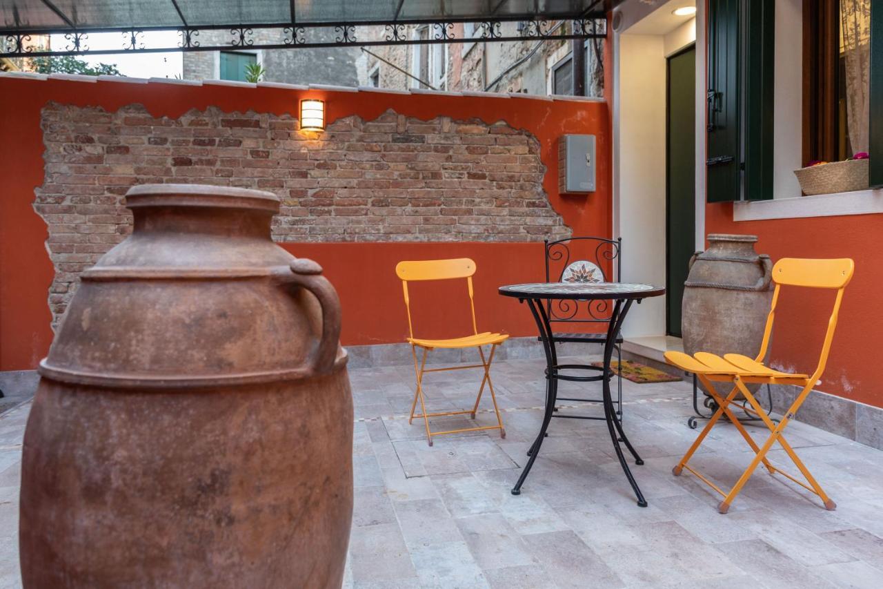 Con Giardino Privato, In Centro, Vicino Stazione Apartment